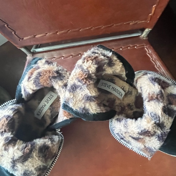 Steve Madden wedge suede bootie with animal print fur lining - Picture 4 of 4